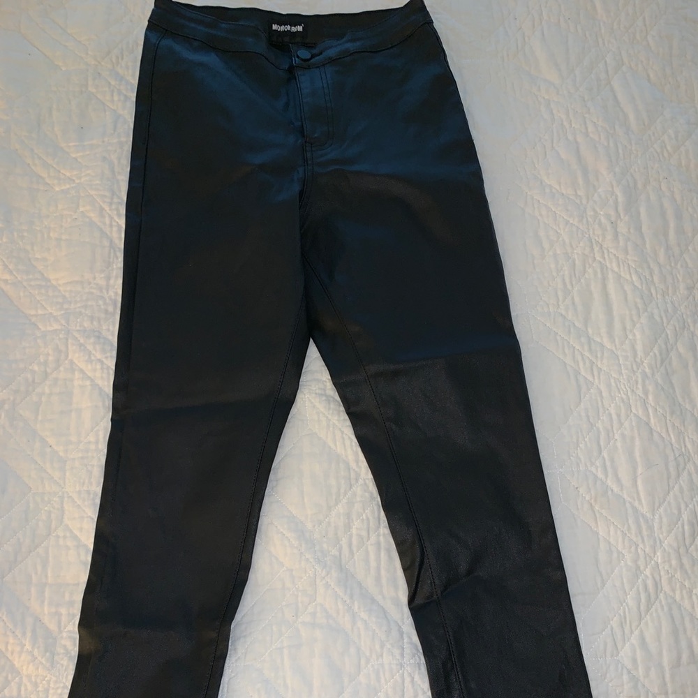 Coated skinny jeans